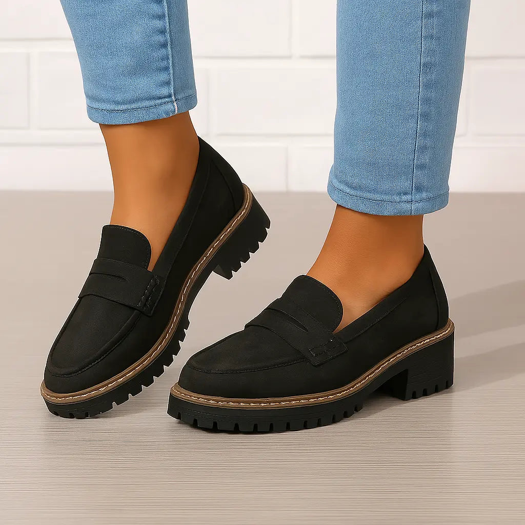 Nadia | Tijdloze Loafers van Suède Zwart